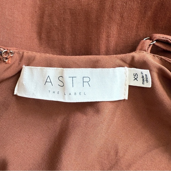 ASTR the label Armona Ruched midi Dress - Picture 9 of 12